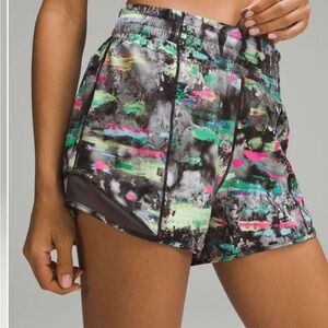 Lululemon Hotty Hot High-Rise Lined Short 4” Paint Drift Multi  Sz 2